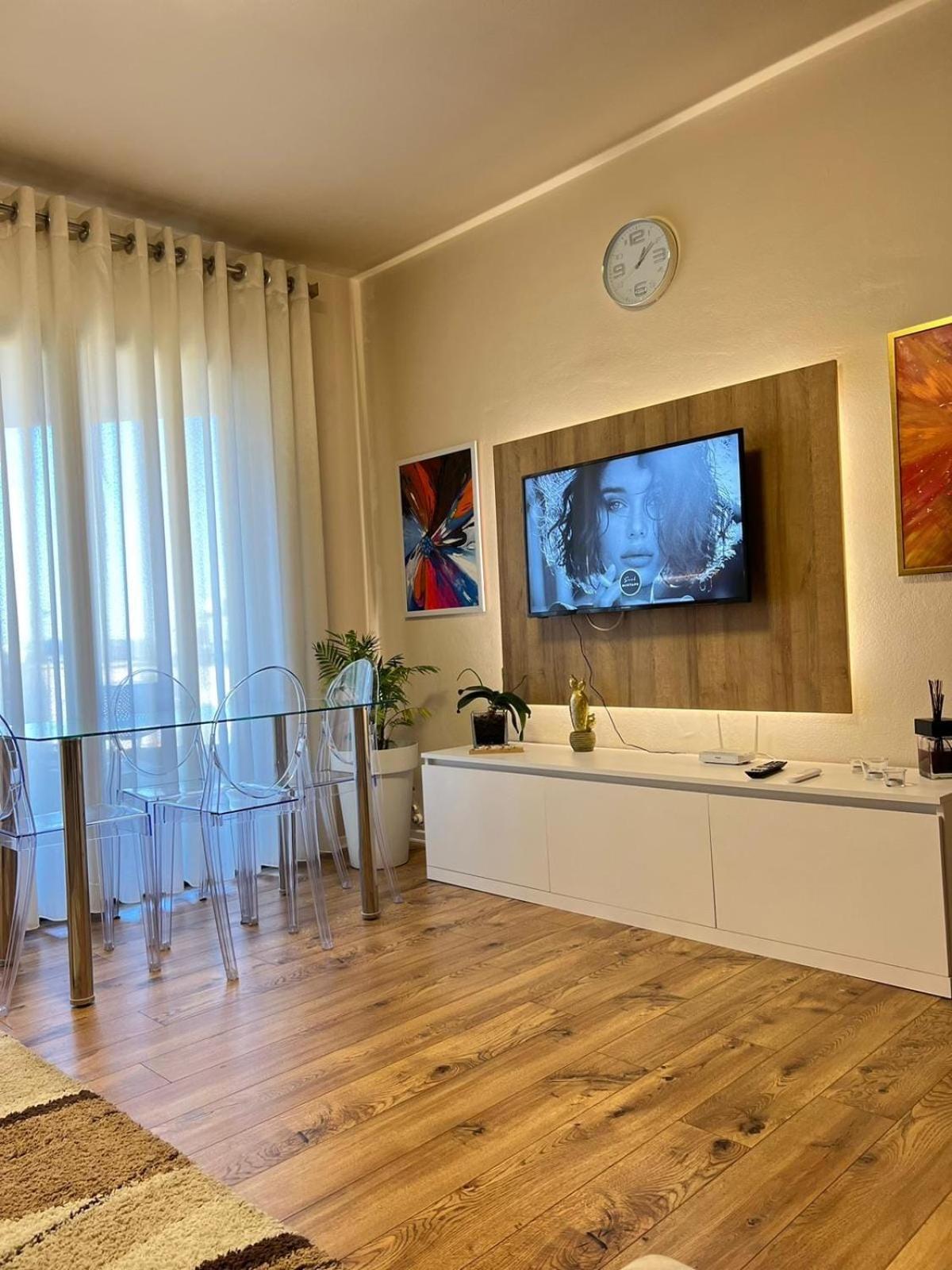 Nemis Apartments In The Centre Of Tirana Four Free Parking Exteriér fotografie